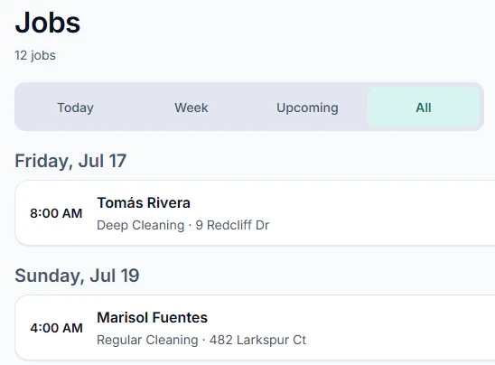 La pantalla Trabajos de la app: un selector Hoy, Semana, Próximos y Todos, y las visitas por día con la hora, el cliente, el servicio y la dirección.
